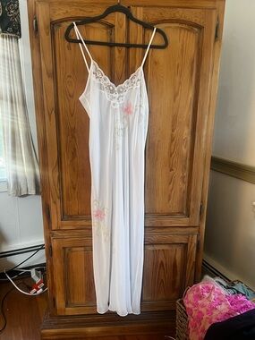 Valerie Stevens white Lace-Trim Floral Long Slip Dress - Women Intimates
